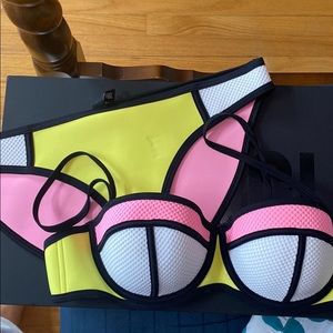 Two piece triangl bathing suit